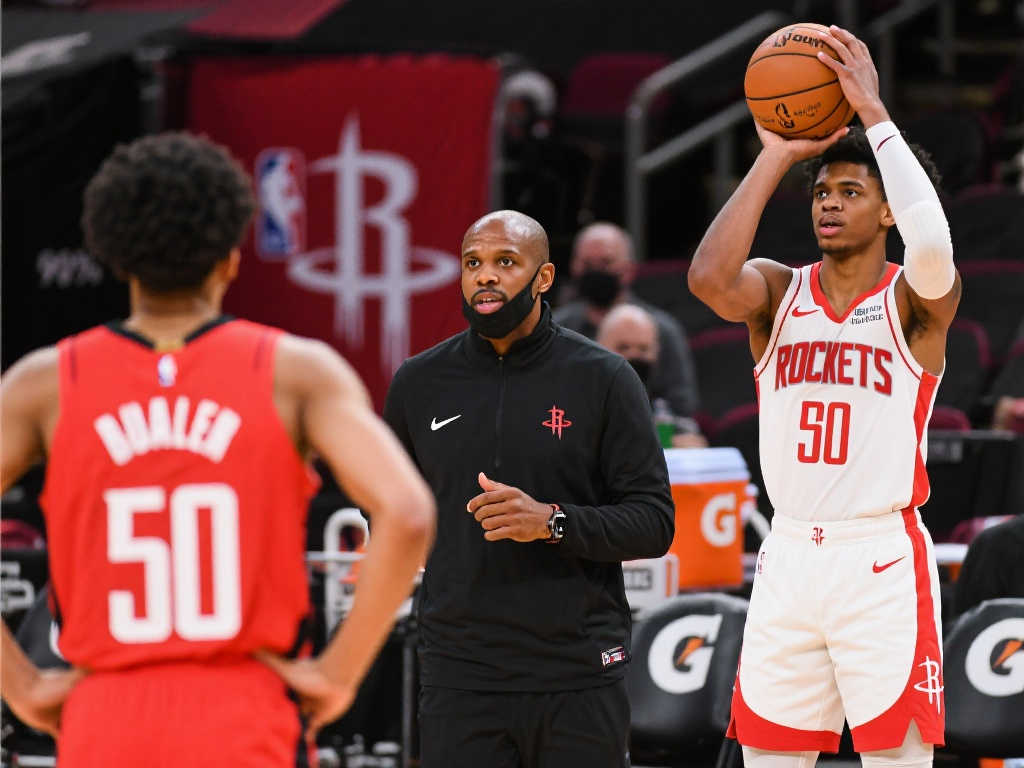 显得更加深 显得更加深